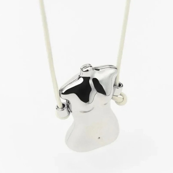 ZARA BUST CHARM NECKLACE - Picture 1 of 9